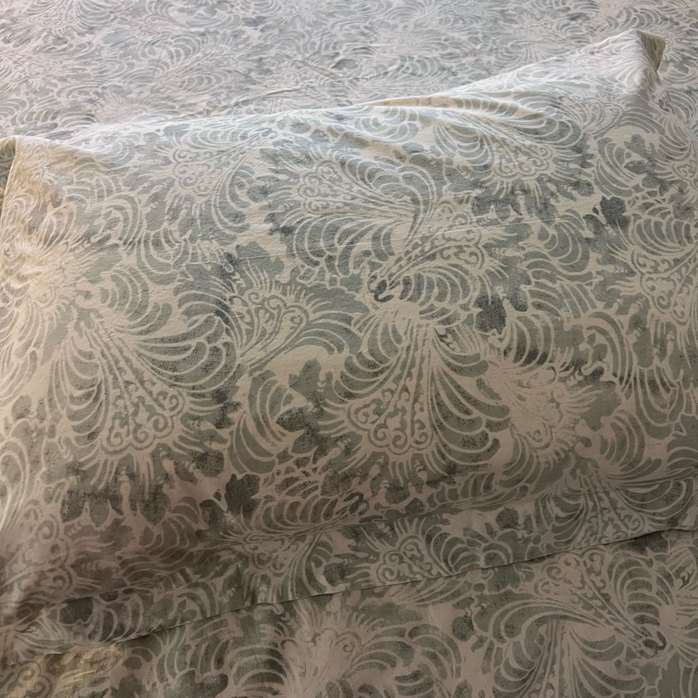 Pottery Barn Mari Print Queen Duvet with shams - Picture 5 of 8
